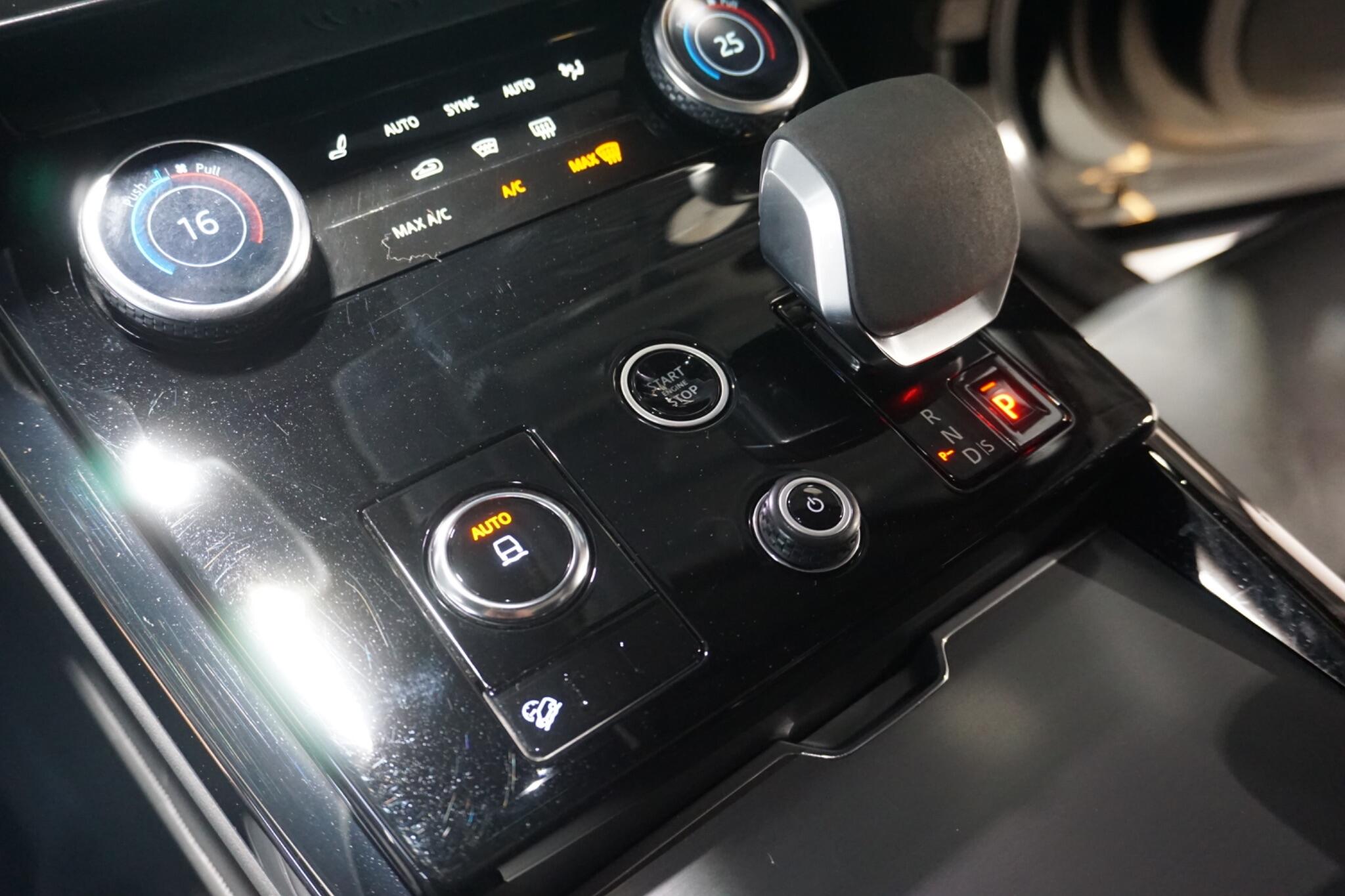 Land Rover Range Rover Sport 3.0 D300 MHEV Dynamic SE SUV 5dr Diesel Auto 4WD Euro 6 (s/s) (300 ps)